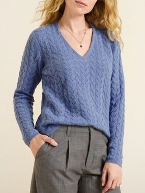Tweeds Cashmere Dusty Blue Lightweight Cable V-Neck Sweater